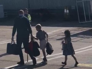 Sederhananya Pangeran William, Naik Pesawat Komersil ke Afrika Selatan