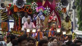 Umat Hindu di seluruh dunia memperingati kelahiran Dewa Krishna atau dikenal dengan Dewa Biru setiap Agustus atau September setiap tahunnya. (AFP/ SANJAY KANOJIA0