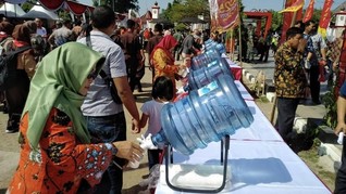 Pesta Rakyat Tanpa Plastik, Ganjar Bariskan Galon Air