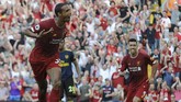 Liverpool membuka keunggulan pada menit ke-41 melalui sundulan Joel Matip yang meneruskan umpan sepak pojok Trent Alexander-Arnold. Skor 1-0 untuk Liverpool bertahan hingga akhir babak pertama. (AP Photo/Rui Vieira)
