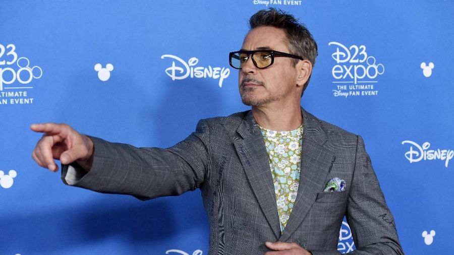 Gelar Disney Legends diterima pemeran Tony Stark ini lewat kiprahnya yang dianggap berhasil dan turut membesarkan Marvel Cinematic Universe.