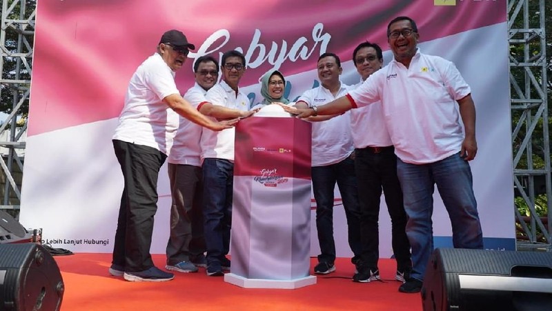 Sripeni Inten Cahyani, Plt. Direktur Utama PLN, mempromosikan motor listrik dan mengajak seluruh masyarakat untuk memanfaatkan program tambah daya