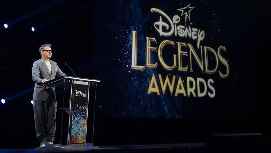 Gelar Disney Legends diterima pemeran Tony Stark ini lewat kiprahnya yang dianggap berhasil dan turut membesarkan Marvel Cinematic Universe.