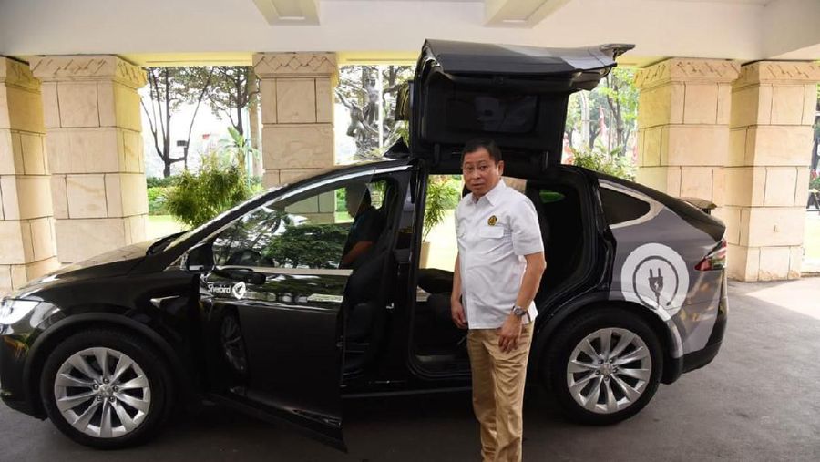 Menteri Jonan janji akan berikan tarif listrik khusus untuk taksi listrik di Indonesia 