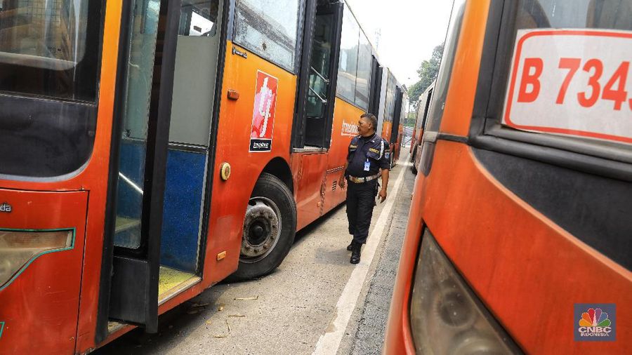 Bus legendaris tersebut merupakan generasi pertama saat Transjakarta pertama kali dijajal, 2014 silam.
