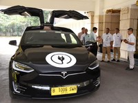 Mau Jajal Mobil Listrk Tesla? Bisa Pesan Taksi di Bandara