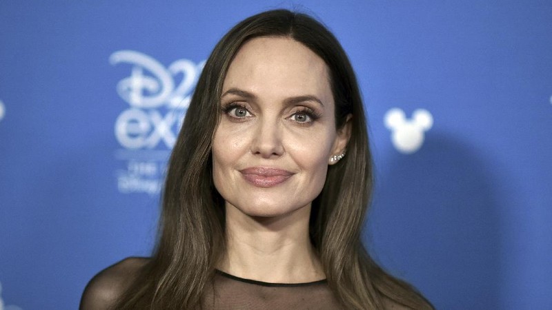 Sudah cantik, tampan, lalu baik hati. 7 artis kece ini seperti malaikat yang sibuk menyebarkan hal positif karena terpilih jadi duta organisasi internasional. 