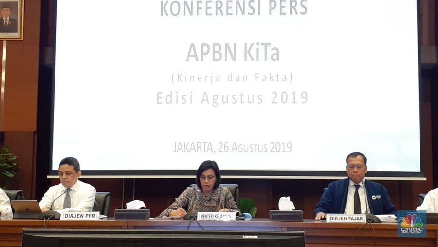 Menteri Keuangan, Sri Mulyani Indrawati, meminta kementerian/lembaga terkait dan pemerintah daerah bekerja keras.