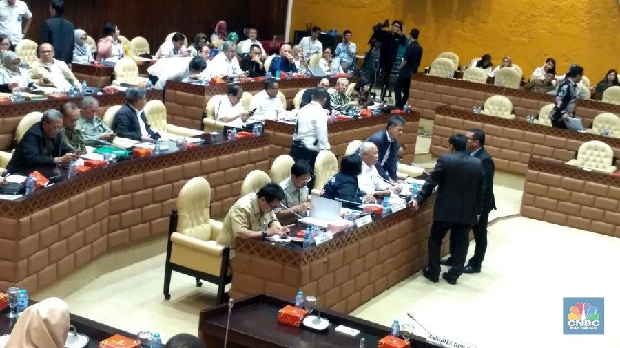 Pengusaha masih ganjal soal RUU SDA yang sudah disahkan DPR.