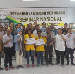 Mind Id Salurkan Beasiswa untuk Mahasiswa Uncen Papua