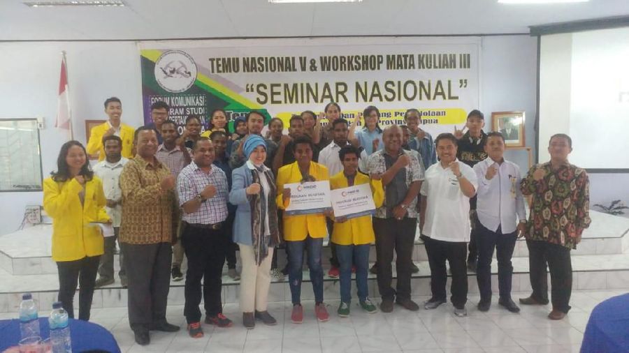 Mind Id memberikan bantuan beasiswa dan pembinaan kepada 11 mahasiswa Universitas Cenderawasih (Uncen) Papua.