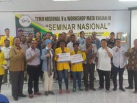 Mind Id Salurkan Beasiswa untuk Mahasiswa Uncen Papua