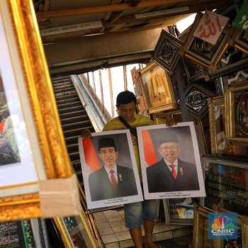 Belum Dilantik,  Poster Jokowi-Ma'ruf Amin Laku Dijual
