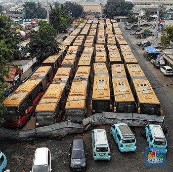 Melihat Deretan Bus TransJakarta yang Mangkrak di Pulogadung