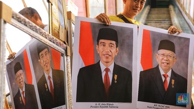 Presiden Joko Widodo (Jokowi) tengah dihadapkan sebuah keputusan yang cukup sulit.