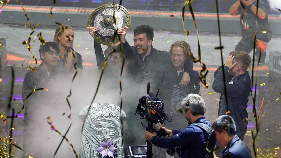 OG menjadi juara Turnamen The International Dota 2 dengan menggodol hadiah Rp 221 miliar.