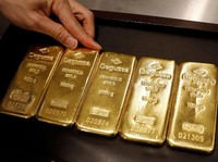 Harga Emas Tiba-Tiba Amblas, Ini Penyebabnya!