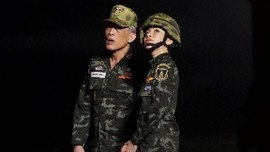 FOTO: Gagahnya Selir Raja Thailand Terbangkan Jet Tempur