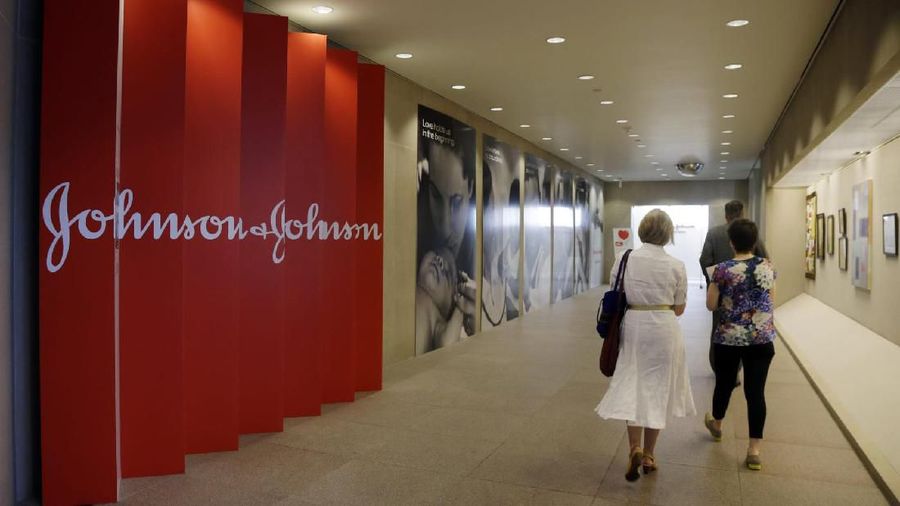 Kantor Johnson & Johnson di New Brunswick, New Jersey. (Mel Evans/AP)