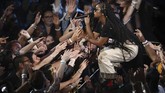 H.E.R. juga tak ingin tertinggal memanaskan panggung MTV VMA 2019. (Matt Sayles/Invision/AP)