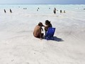 Ada 'Pantai Surgawi' di Kawasan Pabrik Kimia Italia