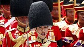 Serangkaian foto yang belum pernah dirilis sebelumnya itu memperlihatkan aktivitas Sineenat ketika aktif sebagai komandan pasukan khusus pengawal raja di angkatan bersenjata Thailand, Royal Guards. (REUTERS/Damir Sagolj)