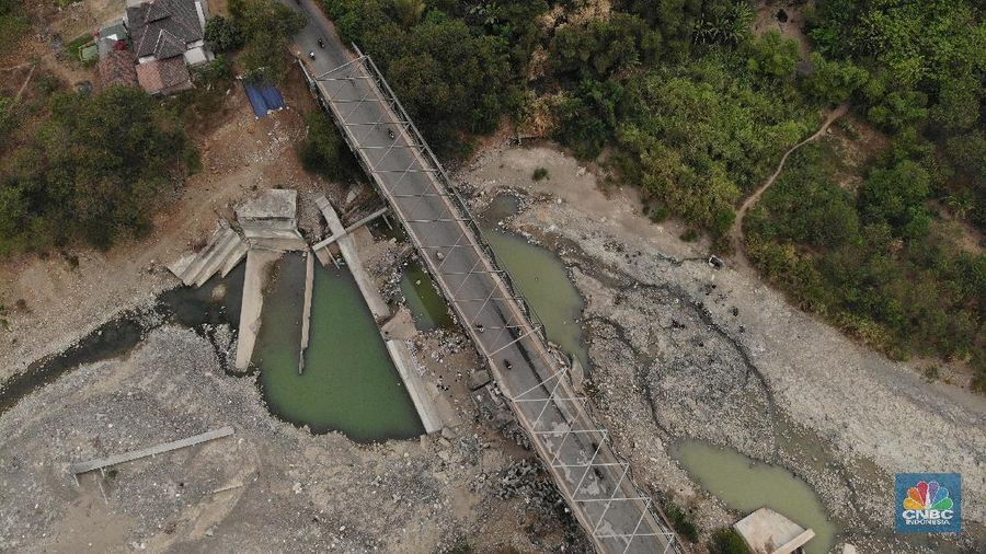 Kemarau panjang yang membuat wilayah di kawasan Cibarusah mengalami kekeringan (CNBC Indonesia/Andrean Kristianto)