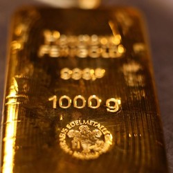 Dolar 'Dibuang', Harga Emas Bakal ke Level US$ 2.000/Oz