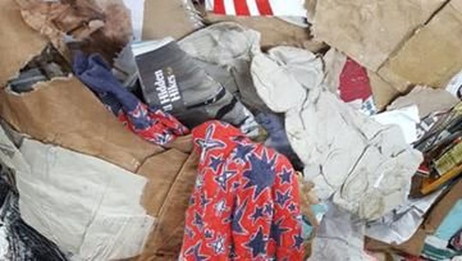 Ribuan kontainer berisi 'sampah' impor dari berbagai negara memadati setiap pelabuhan di Indonesia.