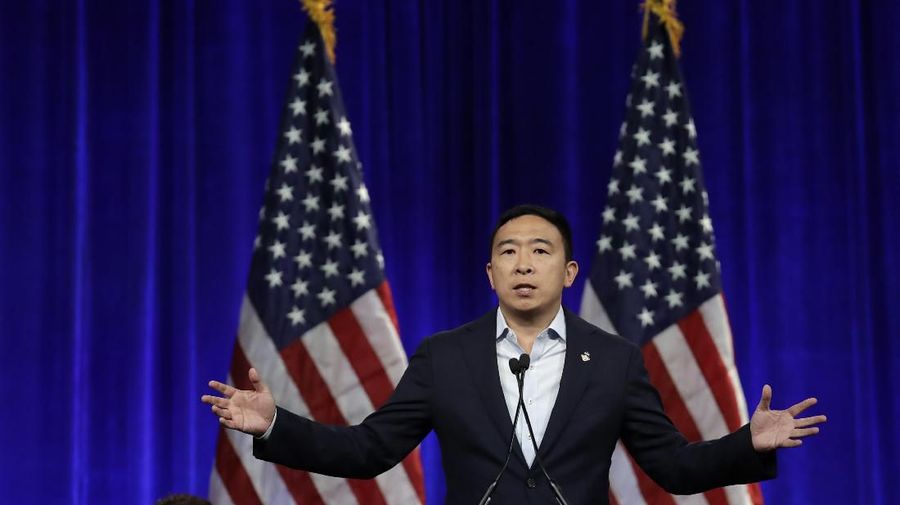 Andrew Yang merupakan salah satu calon presiden dari partai Demokrat. Dirinya akan mengikuti pemilu 2020