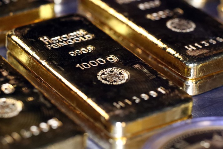 Jika kesepakatan dagang AS-China masih diragukan, seharusnya emas bisa menguat kembali. Tetapi dolar AS yang masih cukup perkasa memberikan juga memberikan
