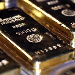 Dipermainkan Amerika, Harga Emas Rekor Kemudian Jatuh Hancur Lebur