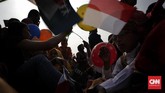 Pawai juga dijadikan ajang menyuarakan aspirasi para penyandang disabilitas. Peserta pawai menuntut pemerintah Indonesia untuk tidak melakukan diskriminasi terhadap mereka. (CNN Indonesia/Adhi Wicaksono)