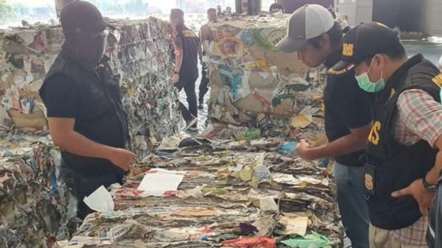 Sampah kiriman dari berbagai negara seperti Amerika Serikat, Australia, dan lainnya ini tidak dapat diolah kembali karena melanggar Permendag