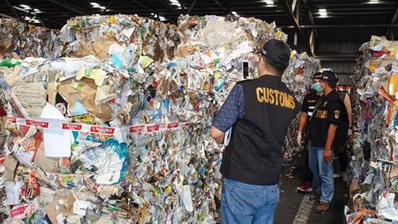 Sampah kiriman dari berbagai negara seperti Amerika Serikat, Australia, dan lainnya ini tidak dapat diolah kembali karena melanggar Permendag