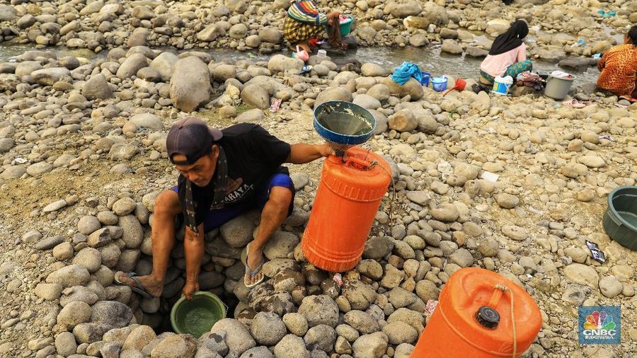 Kemarau panjang yang membuat wilayah di kawasan Cibarusah mengalami kekeringan (CNBC Indonesia/Andrean Kristianto)