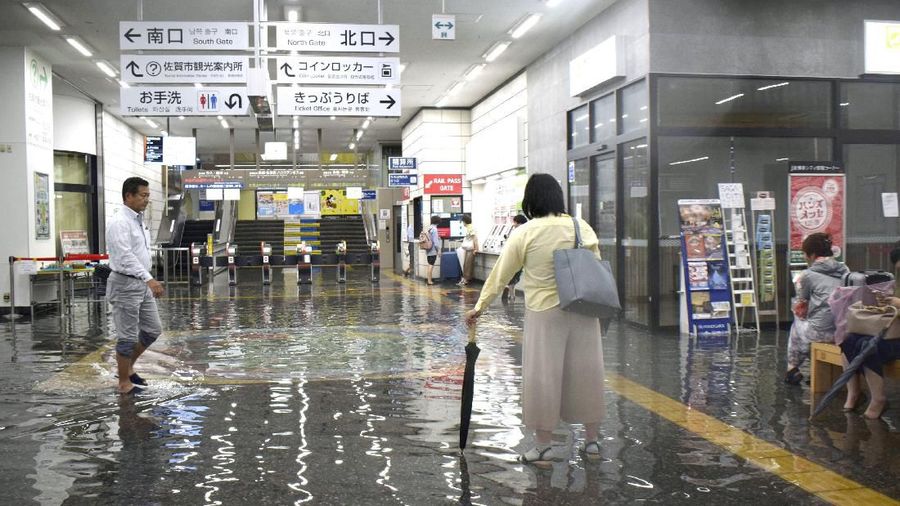 Hujan lebat memuat Jepang mengeluarkan peringatan level 5 di tiga prefektur di Pulau Kyusu.