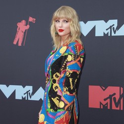 Dituduh Copy Lirik Lagu, Taylor Swift Digugat!