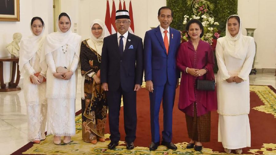 Jokowi berharap kunjungan Sultan Abdullah mempererat hubungan antara Indonesia dan Malaysia.
