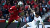 Nelson Semedo juga ikut ditawarkan Barcelona ke PSG. Tetapi Semedo menegaskan ia tak ingin pindah ke PSG. (Photo by MIGUEL RIOPA / AFP)