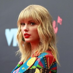 Cek 'Harga' Kaki Taylor Swift sampai Bokong Kim Kardashian