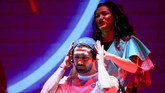 Sekembalinya ke Indonesia, ke-13 peserta Indonesia Menuju Broadway ini kembali menampilkan showcase ‘What I Did For Love’ yang digelar di Soehanna Hall, Jakarta, Selasa (27/8) malam. (dok. Djarum Bakti Budaya Foundation)