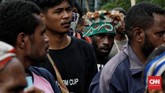 Lewat demo yang digelar hari ini, para pemuda dari Papua kompak menyuarakan penolakan terhadap rasialisme dan diskriminasi terhadap orang-orang Papua. (CNN Indonesia/Andry Novelino)