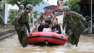FOTO: Hujan Lebat Berujung Banjir dan Longsor di Jepang