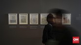 Pameran ini menampilkan lebih dari 60 karya Xu Bing yang dibuat selama lebih dari 40 tahun. (CNN Indonesia/Bisma Septalisma)