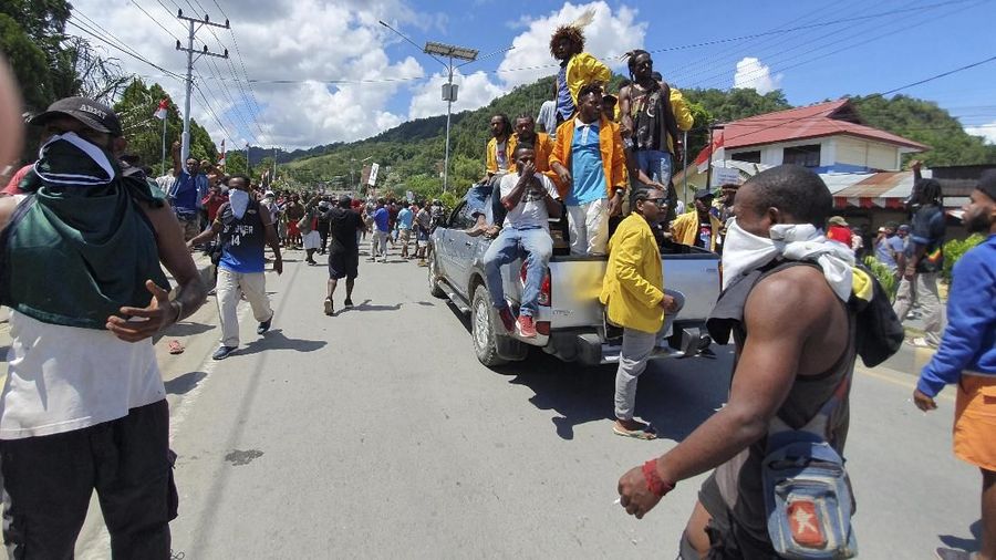 Kerusuhan yang terjadi di Papua, Senin (23/9/2019), juga melanda Kota Jayapura. Kerusuhan terjadi kawasan Expo Waena, Jayapura.