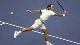 Roger Federer berhasil bangkit di set berikutnya. Federer merebut tiga set berikutnya dengan kemenangan 6-2, 6-3, 6-4. (AP Photo/Kevin Hagen)