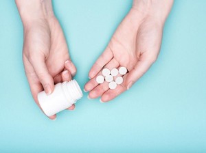 Penegasan Guru Besar Farmasi UGM soal Obat Sakit Kepala Picu Anemia Aplastik