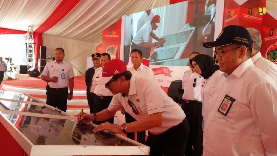 Setiap unit Rusus juga telah dilengkapi meubelair seperti tempat tidur, meja dan kursi makan, lemari pakaian dan sofa.