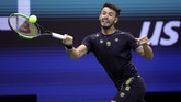 Juan Ignacio Londero memberikan perlawanan sengit pada Novak Djokovic, terutama di dua set awal. (AP Photo/Charles Krupa)
